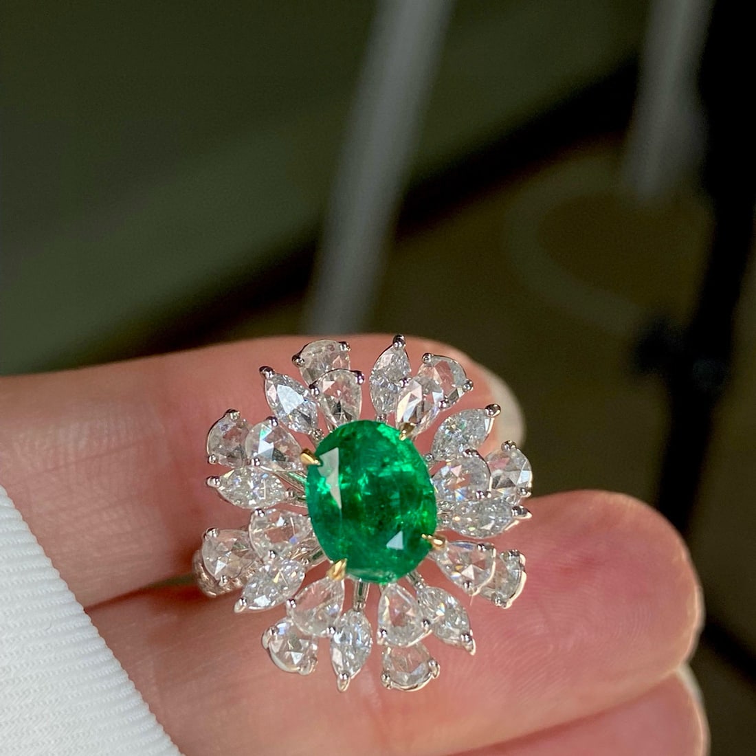 14k Gold 4.14 Ctw Vivid Green Natural Emerald & Diamond Ring/pendant( Without Chain ): Ref:230973085 // gold content:14k gold // ring size:7. 25us // // main gemstone:emerald // shape:oval // carat weight:1. 82ct // color:vivid green // treatment:natural // // adjacent gemstone 2 :