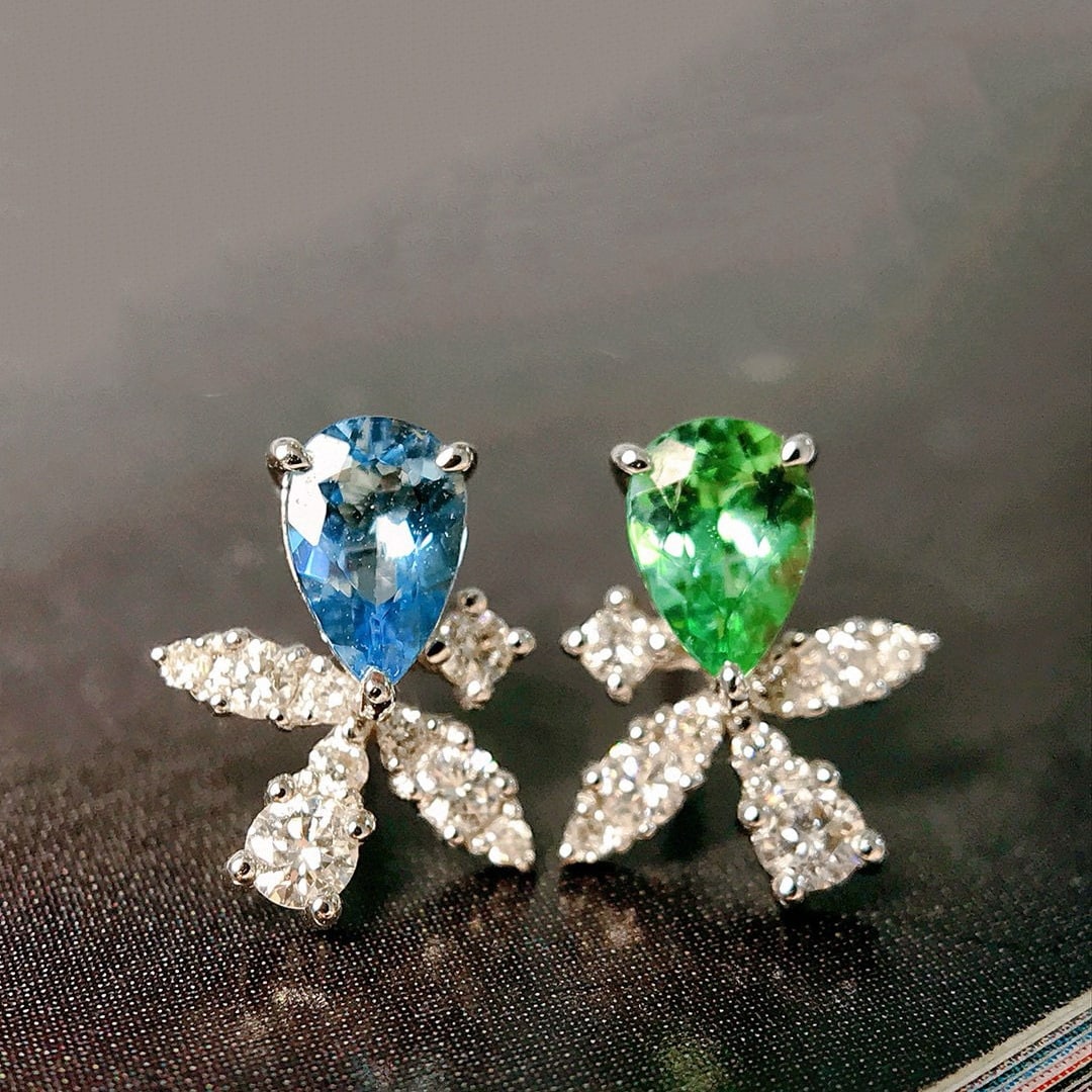 14k Gold 0.53 Ctw Natural Aquamarine & Paraiba Tourmaline Earrings: Ref:230973099 // gold content:14k gold // main gemstone:aquamarine // shape:pear // carat weight:0. 23ct // color:blue // treatment:natural // // adjacent gemstone 2 : paraiba tourmaline //