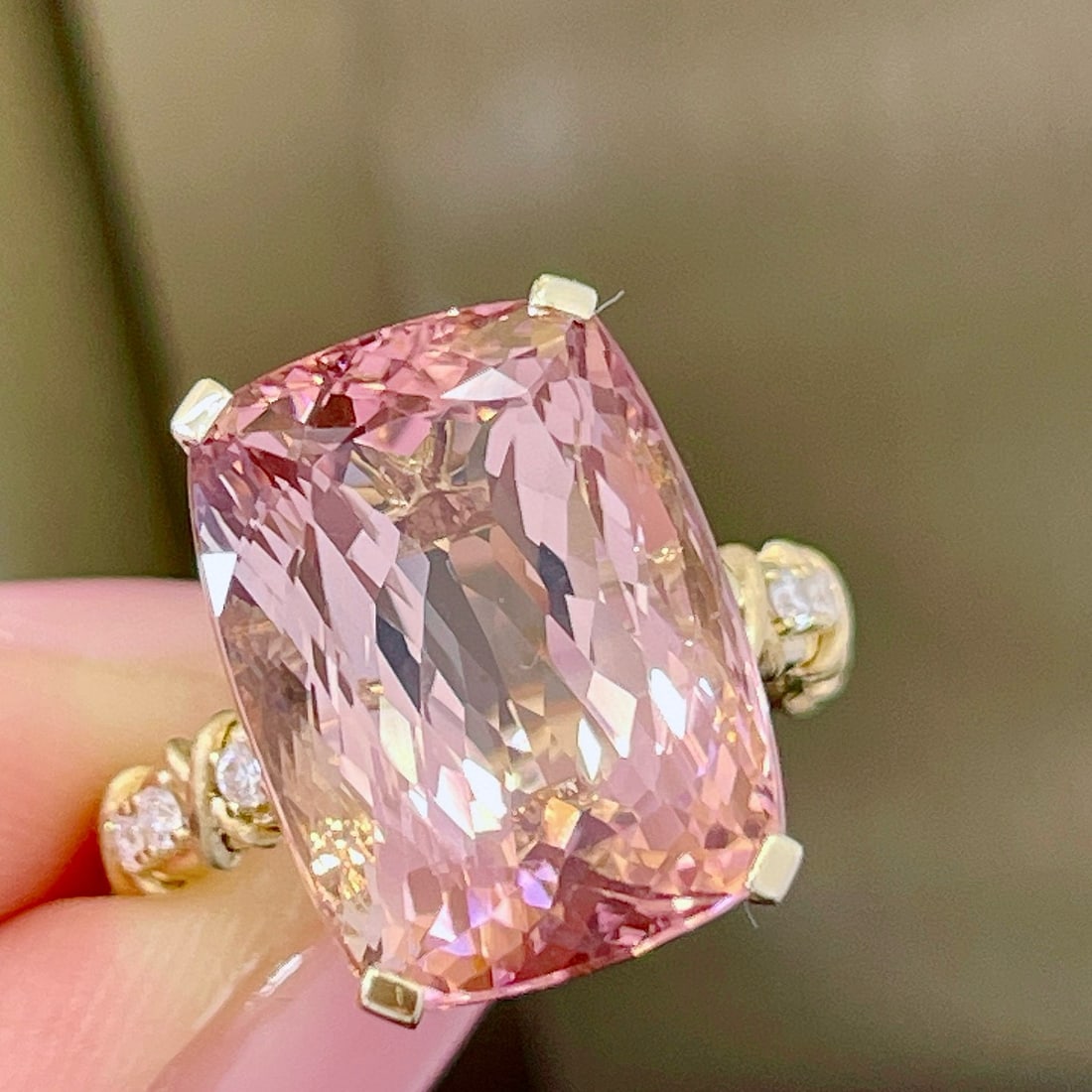 14k Gold 17.39 Ctw Natural Tourmaline & Diamond Ring: Ref:230973100 // gold content:14k gold // ring size:7. 25us // // main gemstone:tourmaline // shape:cushion // carat weight:17. 22ct // color:pink // treatment:natural // // adjacent gemstone 2 :