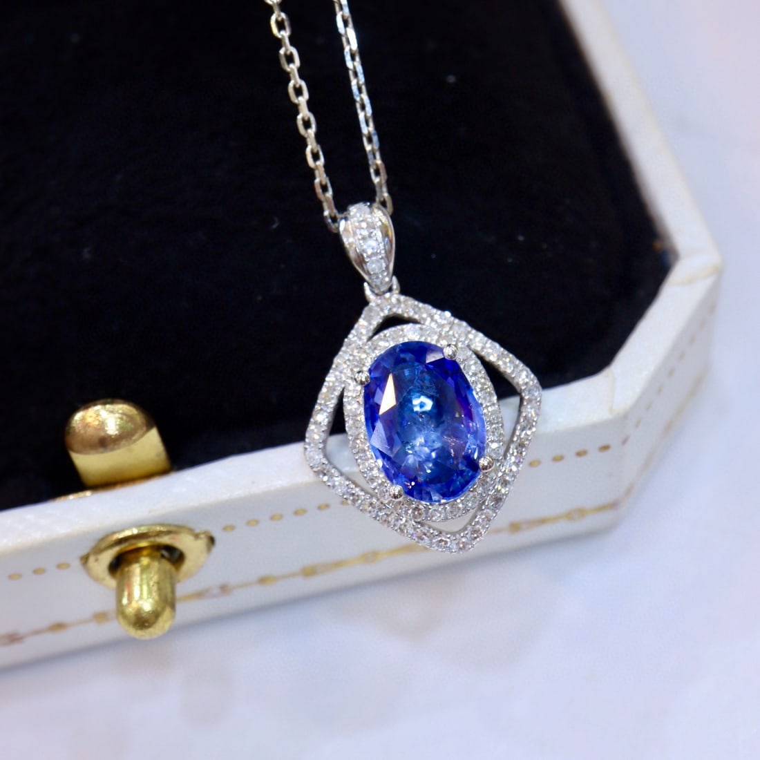 14k Gold 2.11 Ctw Natural Sapphire & Diamond Pendant( Without Chain ): Ref:230973107 // gold content:14k gold // main gemstone:sapphire // shape:oval // carat weight:1. 83ct // color:blue // treatment:natural // // adjacent gemstone 2 : diamond // shape:round // carat