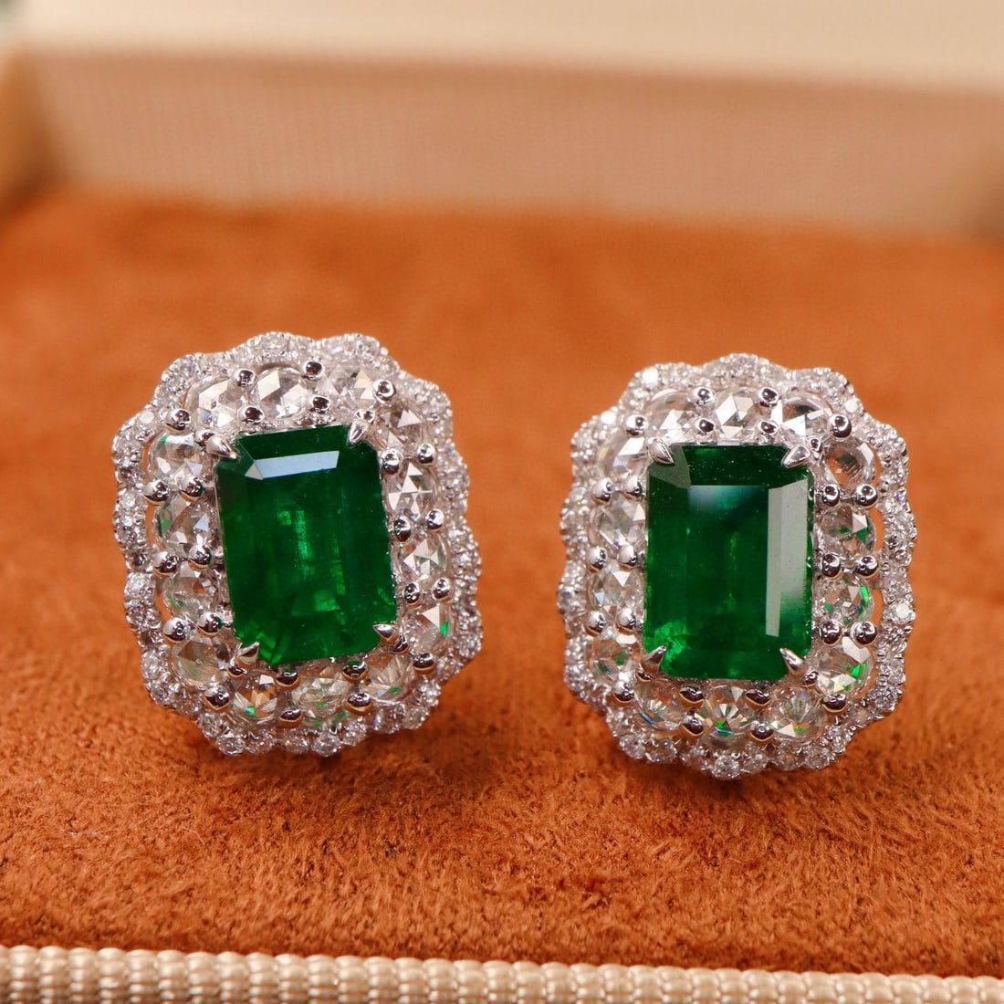 14k Gold 2.73 Ctw Vivid Green Natural Emerald & Diamond Earrings - 2