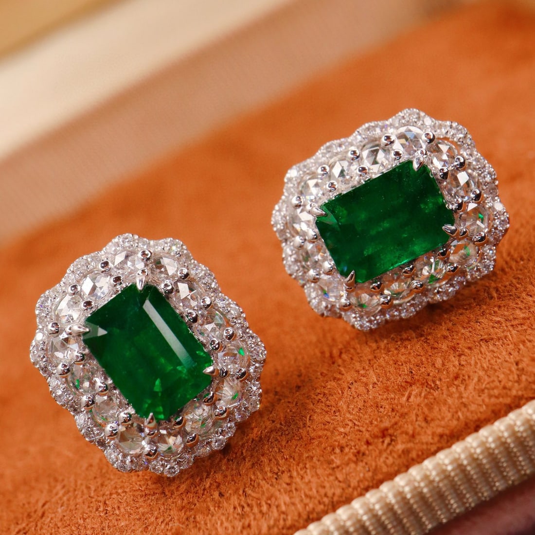 14k Gold 2.73 Ctw Vivid Green Natural Emerald & Diamond Earrings - 3