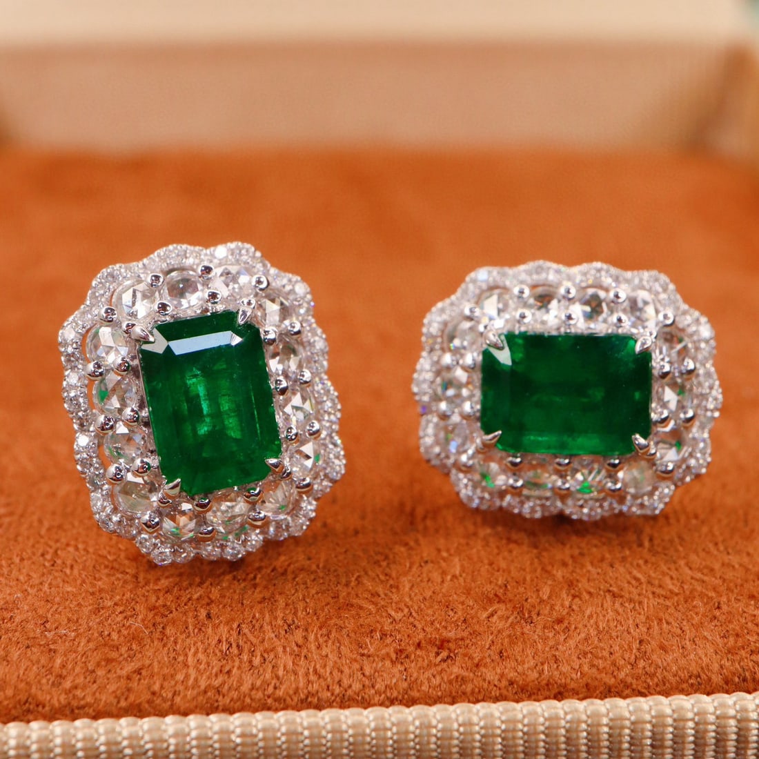 14k Gold 2.73 Ctw Vivid Green Natural Emerald & Diamond Earrings - 5