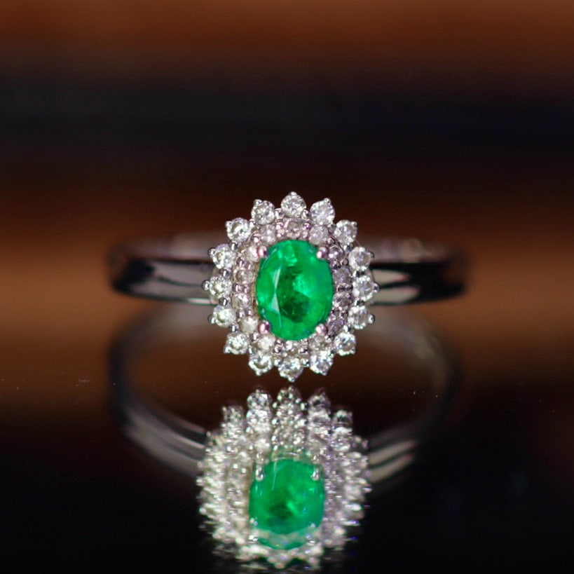 14k Gold 0.4 Ct Vivid Green Natural Emerald & Diamond Ring: Ref:230973130 // gold content:14k gold // ring size:7. 25us // // main gemstone:emerald // shape:oval // carat weight:0. 4ct // color:vivid green // treatment:natural // // adjacent gemstone 2 :