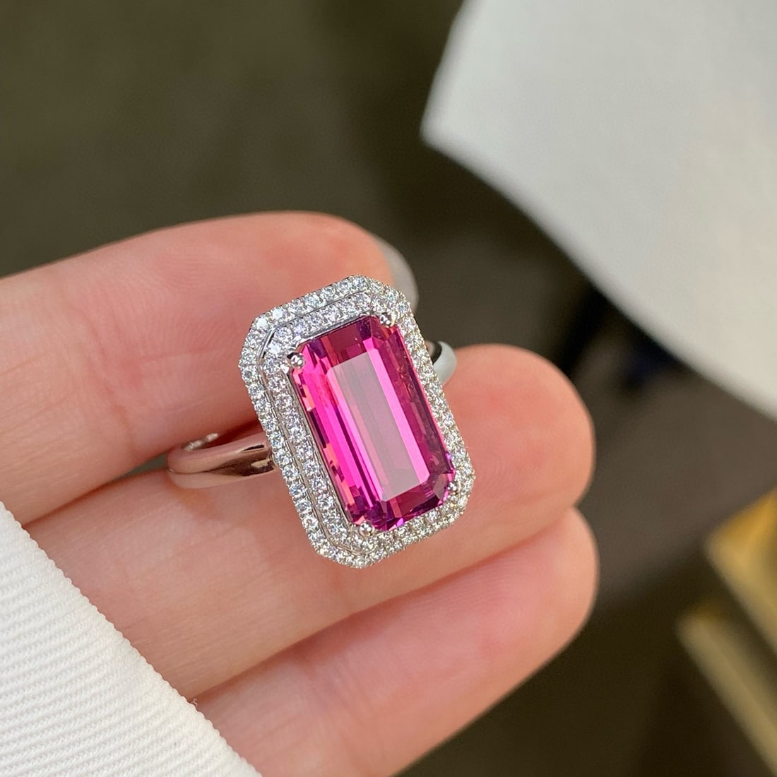 14k Gold 4.72 Ctw Natural Tourmaline & Diamond Ring: Ref:230973139 // gold content:14k gold // ring size:7. 25us // // main gemstone:tourmaline // shape:octagonal // carat weight:4. 39ct // color:red // treatment:natural // // adjacent gemstone 2 :