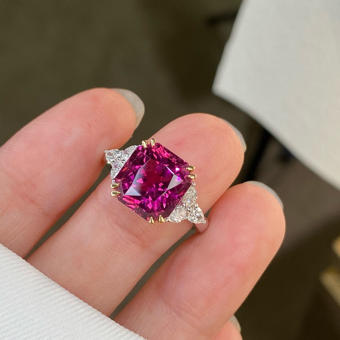 14k Gold 6.38 Ctw Natural Tourmaline & Diamond Ring: Ref:230973141 // gold content:14k gold // ring size:7. 25us // // main gemstone:tourmaline // shape:octagonal // carat weight:5. 88ct // color:red // treatment:natural // // adjacent gemstone 2 :