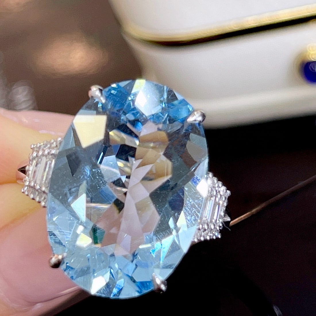 14k Gold 11.18 Ctw Natural Aquamarine & Diamond Ring: Ref:230973147 // gold content:14k gold // ring size:7. 25us // // main gemstone:aquamarine // shape:oval // carat weight:10. 8ct // color:blue // treatment:natural // // adjacent gemstone 2 : diamond