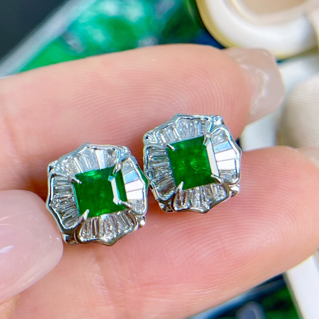 14k Gold 1.4 Ctw Vivid Green Natural Emerald & Diamond Earrings - 4