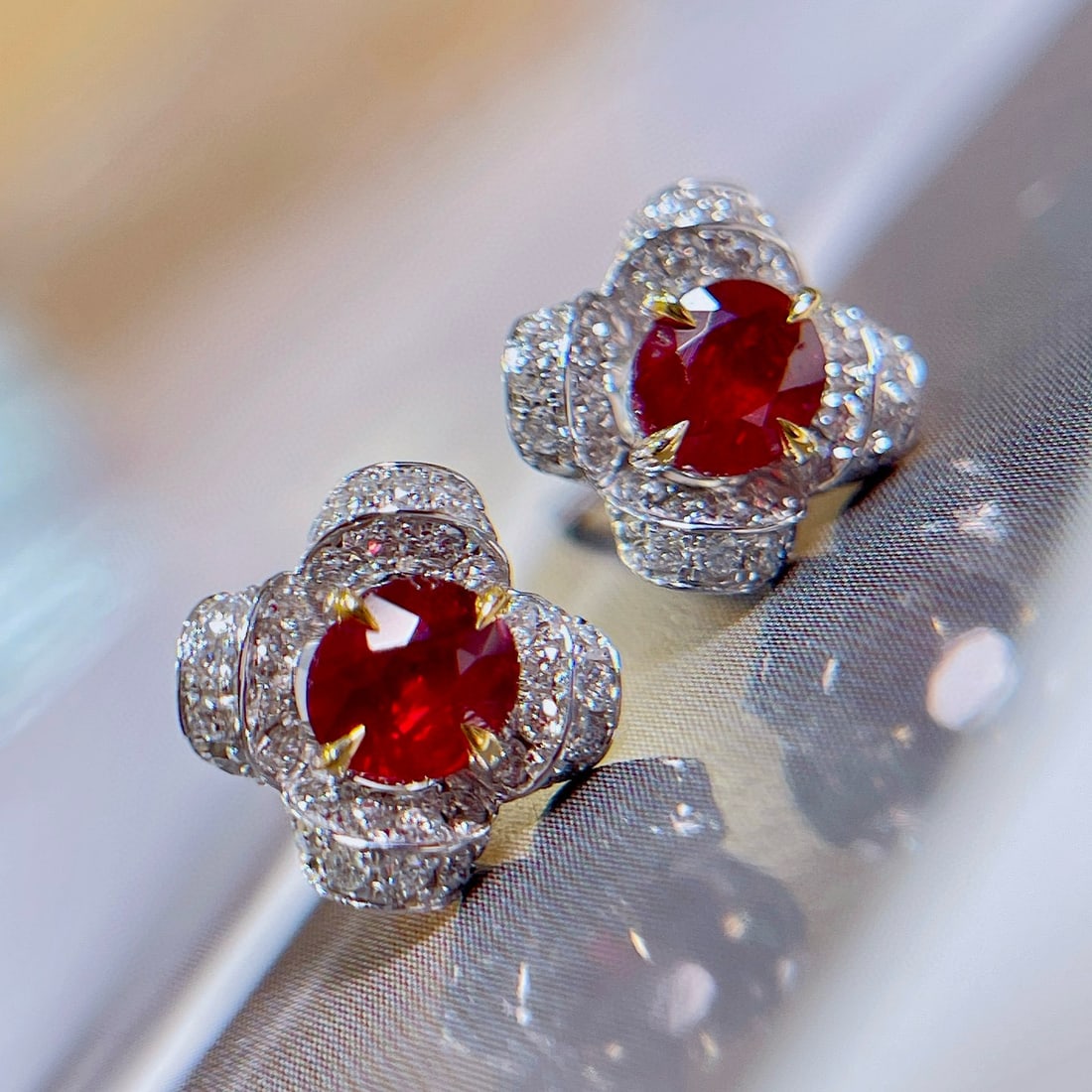 14k Gold 1.5 Ctw Natural Ruby & Diamond Earrings: Ref:230973149 // gold content:14k gold // main gemstone:ruby // shape:oval // carat weight:1ct // color:pigeonblood red // treatment:natural // // adjacent gemstone 2 : diamond // shape:round //