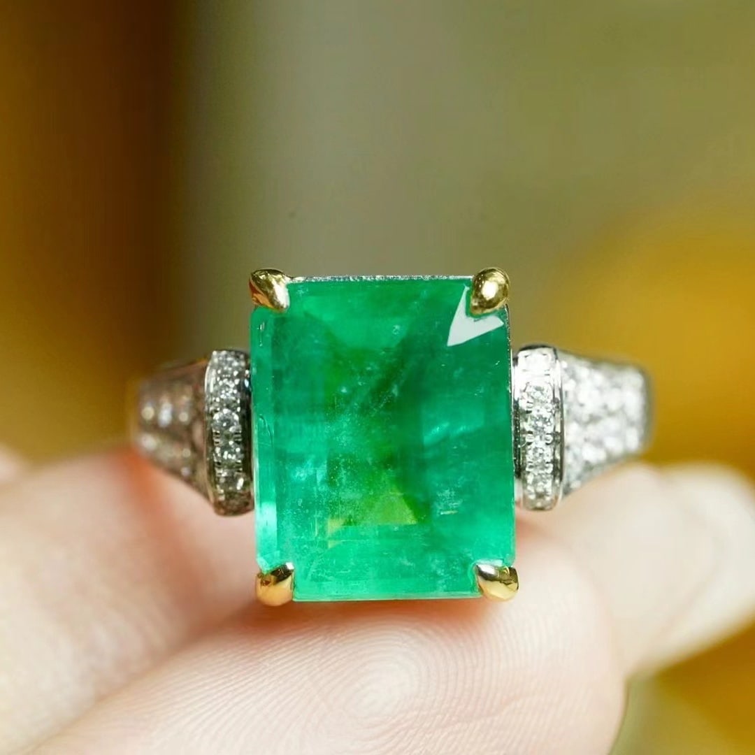 14k Gold 4.43 Ct Natural Emerald & Diamond Ring: Ref:230973158 // gold content:14k gold // ring size:7. 25us // // main gemstone:emerald // shape:octagonal // carat weight:4. 43ct // color:green // treatment:natural // // adjacent gemstone 2 :