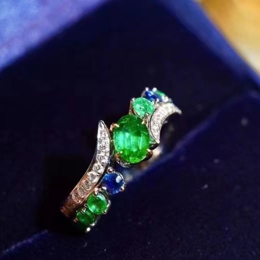 14k Gold 1.16 Ctw Vivid Green Natural Emerald & Emerald Ring: Ref:230973164 // gold content:14k gold // ring size:7. 25us // // main gemstone:emerald // shape:oval // carat weight:0. 65ct // color:vivid green // treatment:natural // // adjacent gemstone 2 :