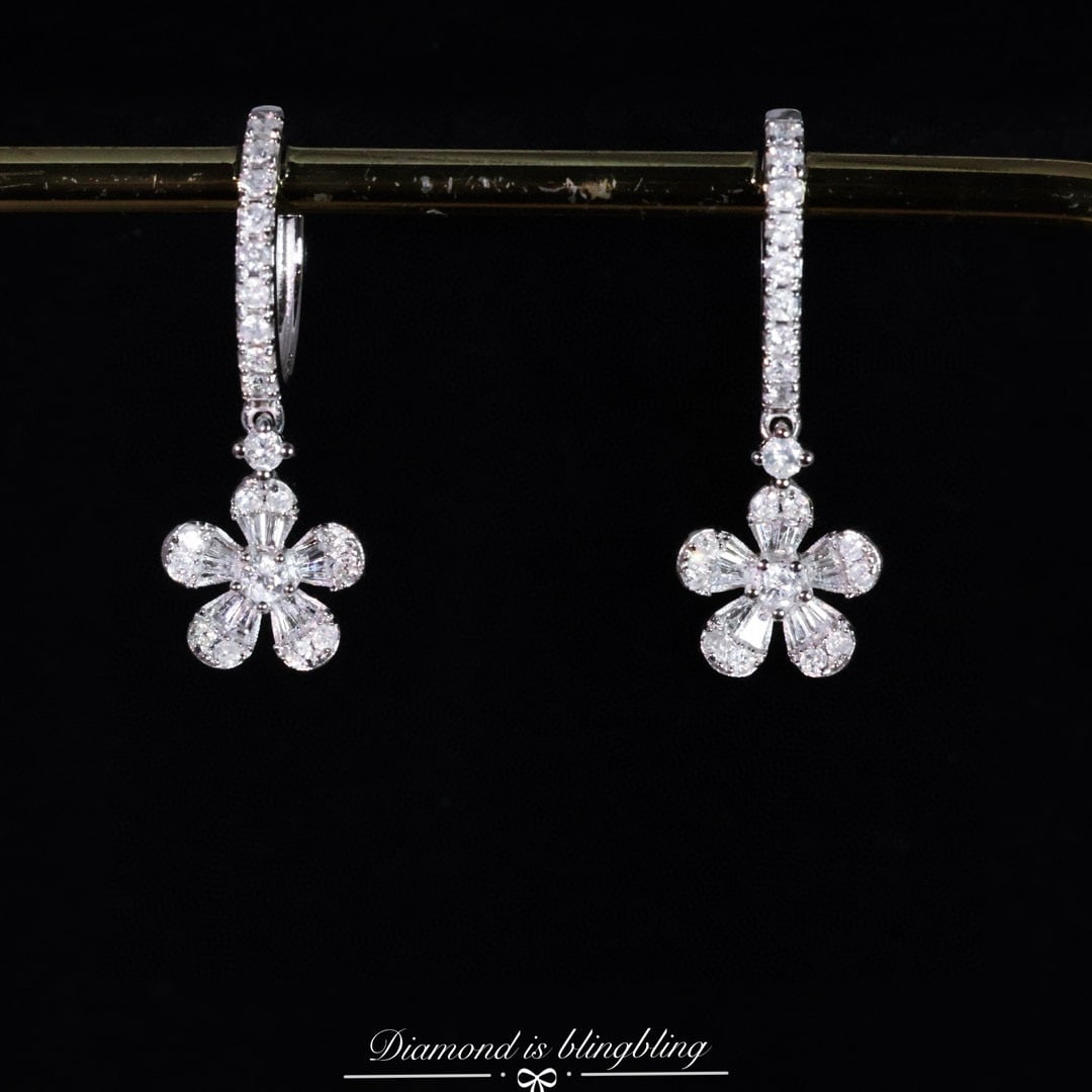 14k Gold 0.66 Ct Natural H Diamond Earrings: Ref:230973176 // gold content:14k gold // main gemstone:diamond // shape:multiply // carat weight:0. 66ct // clarity grade:vs-si // color:h // treatment:natural // Condition: NewLow Estimate: