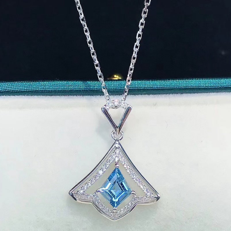 14k Gold 0.60 Ctw Natural Aquamarine & Diamond Pendant( Without Chain ): Ref:230973180 // gold content:14k gold // main gemstone:aquamarine // shape:other // carat weight:0. 46ct // color:santa maria color // treatment:natural // // adjacent gemstone 2 : diamond //