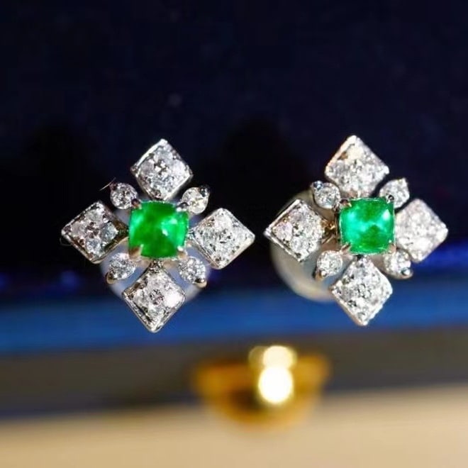 14k Gold 0.42 Ctw Vivid Green Natural Emerald & Diamond Earrings: Ref:230973183 // gold content:14k gold // main gemstone:emerald // shape:suger-loaf // carat weight:0. 22ct // color:vivid green // treatment:natural // // adjacent gemstone 2 : diamond // shape:round