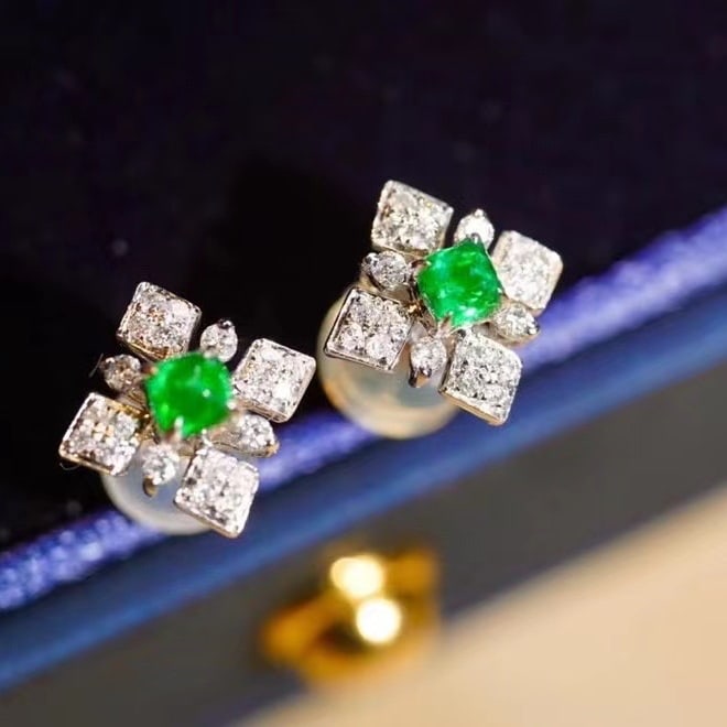 14k Gold 0.42 Ctw Vivid Green Natural Emerald & Diamond Earrings - 2