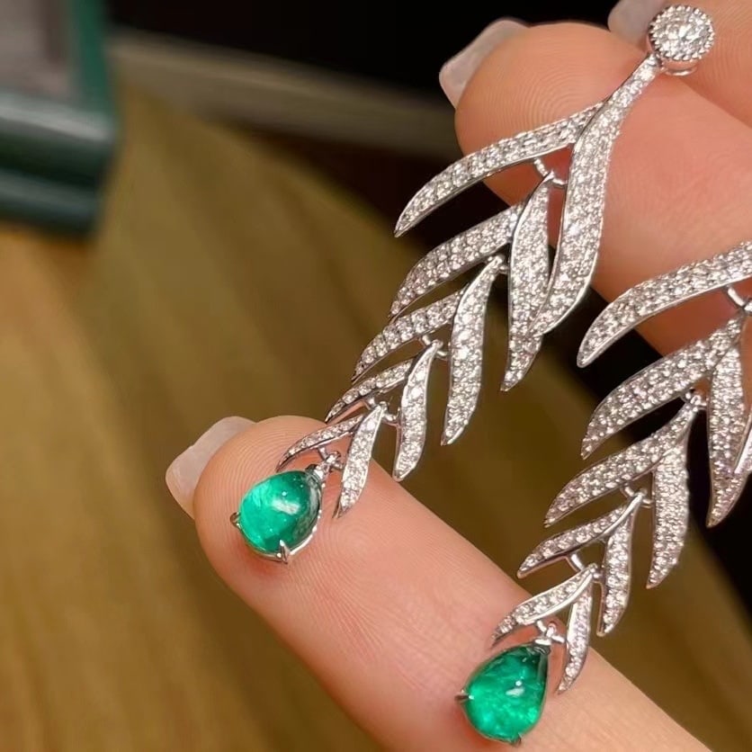 14k Gold 3.23 Ctw Natural Emerald & Diamond Earrings: Ref:230973189 // gold content:14k gold // main gemstone:emerald // shape:pear // carat weight:1. 47ct // color:green // treatment:natural // // adjacent gemstone 2 : diamond // shape:round // carat we