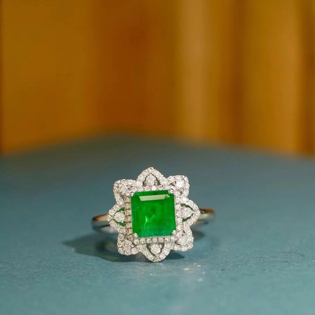 14k Gold 1.56 Ct Vivid Green Natural Emerald & Diamond Ring: Ref:230973208 // gold content:14k gold // ring size:7. 25us // // main gemstone:emerald // shape:octagonal // carat weight:1. 56ct // color:vivid green // treatment:natural // // adjacent gemstone