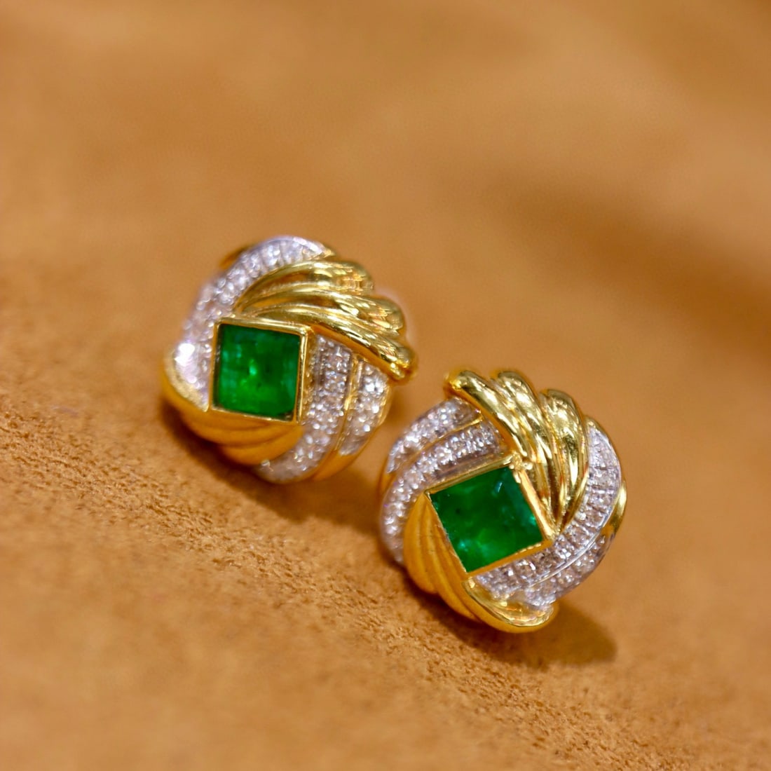14k Gold 0.71 Ctw Vivid Green Natural Emerald & Diamond Earrings - 2