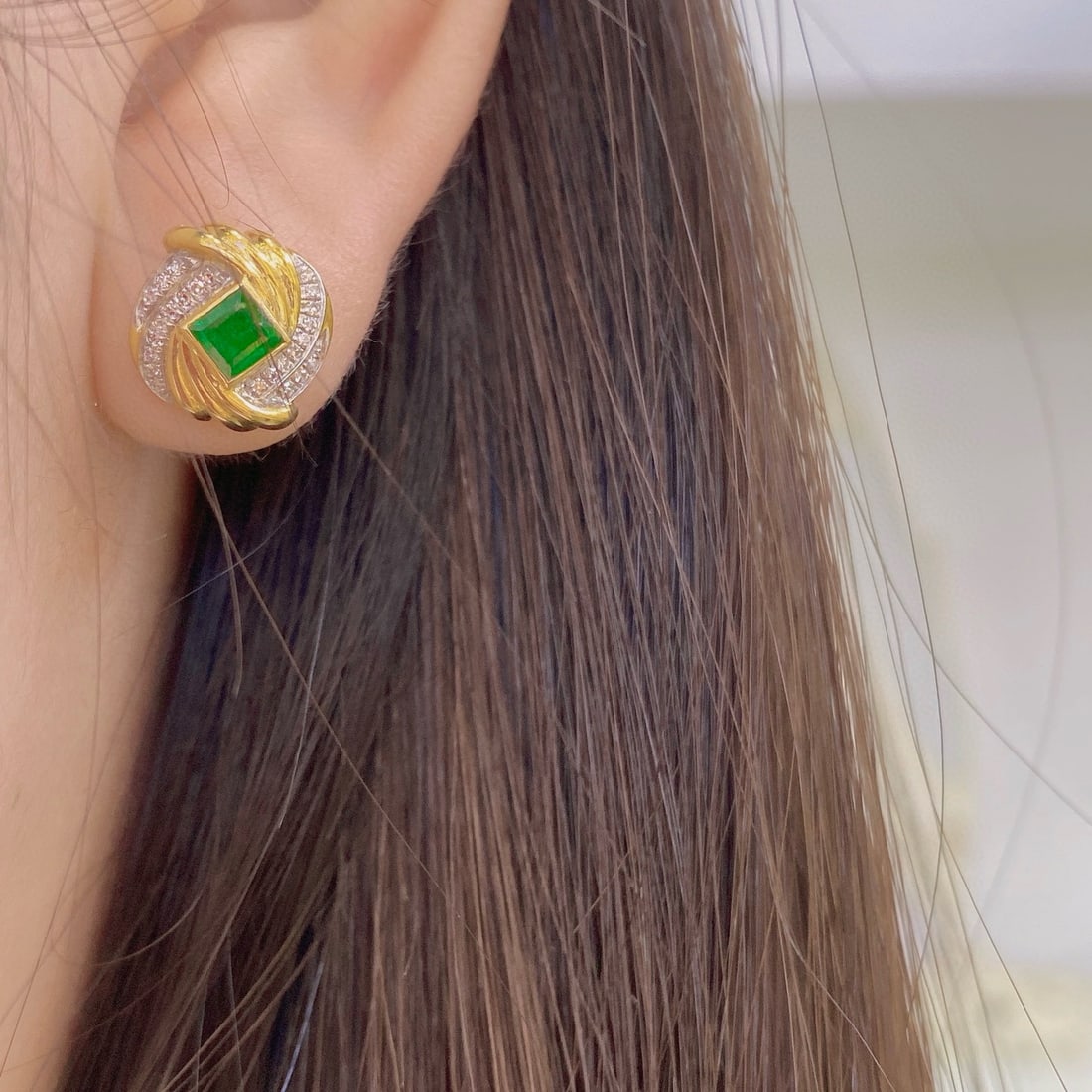 14k Gold 0.71 Ctw Vivid Green Natural Emerald & Diamond Earrings - 6