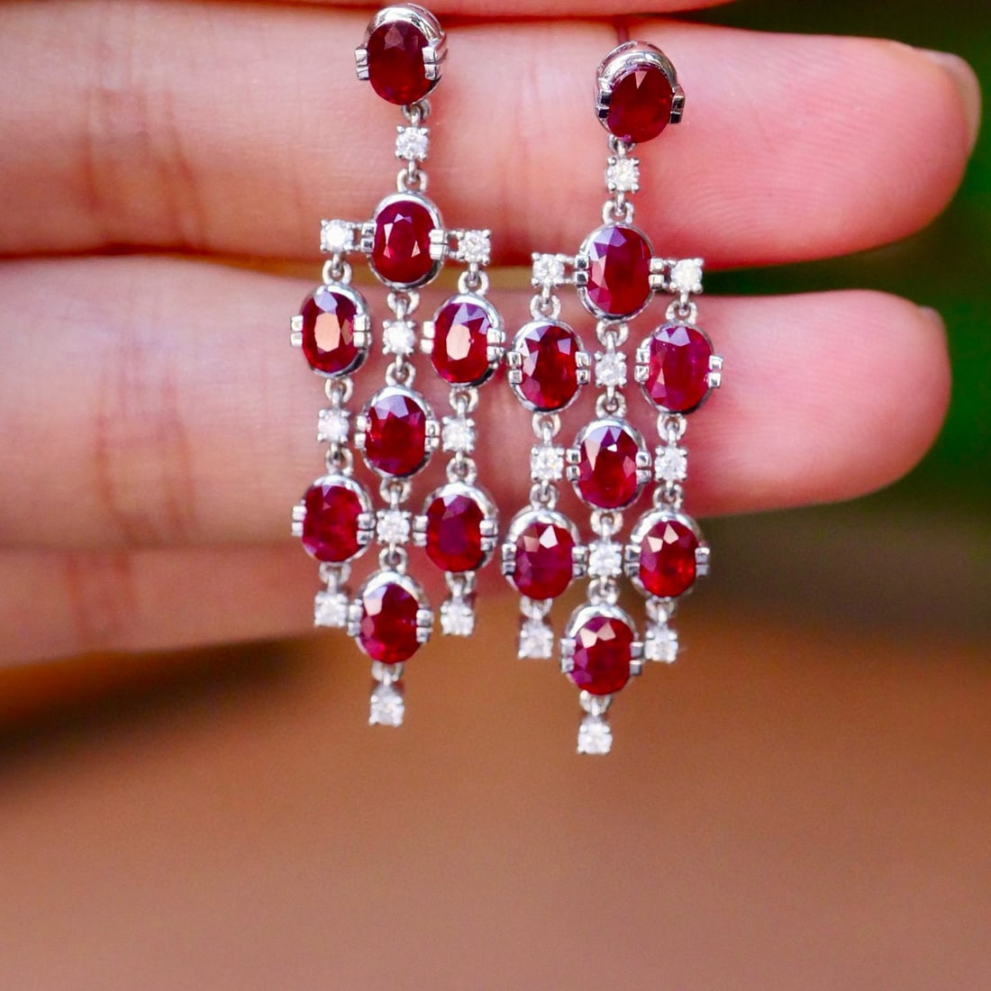 14k Gold 5.57 Ctw Natural Ruby & Diamond Earrings: Ref:230973242 // gold content:14k gold // main gemstone:ruby // shape:oval // carat weight:5. 17ct // color:pigeonblood red // treatment:natural // // adjacent gemstone 2 : diamond // shape:round