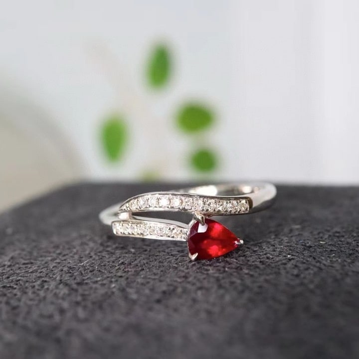14k Gold 0.49 Ctw Vivid Red Natural Ruby & Diamond Ring: Ref:230973248 // gold content:14k gold // ring size:7. 25us // // main gemstone:ruby // shape:pear // carat weight:0. 4ct // color:vivid red // treatment:natural // // adjacent gemstone 2 :