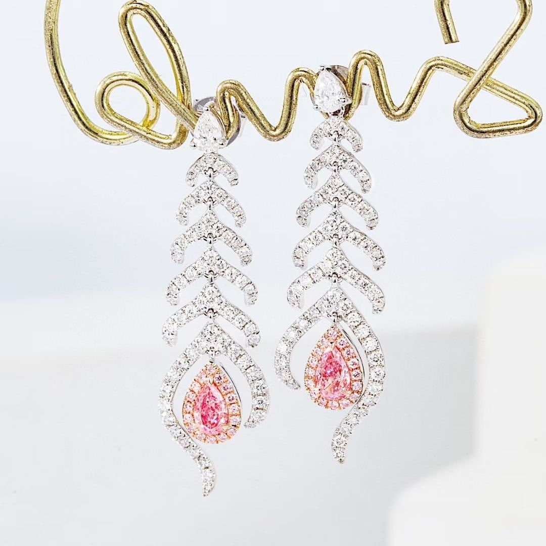 14k Gold 1.28 Ctw Natural Pink Diamond & Diamond Earrings: Ref:230974004 // gold content:14k gold // main gemstone:pink diamond // shape:pear // carat weight:0. 36ct // color:pink // treatment:natural // // adjacent gemstone 2 : diamond // shape:multiply