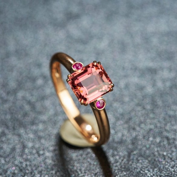 14k Gold 1.73 Ct Natural Tourmaline & Ruby Ring: Ref:230974062 // gold content:14k gold // ring size:7. 25us // // main gemstone:tourmaline // shape:octagonal // carat weight:1. 73ct // color:red // treatment:natural // // adjacent gemstone 2 :