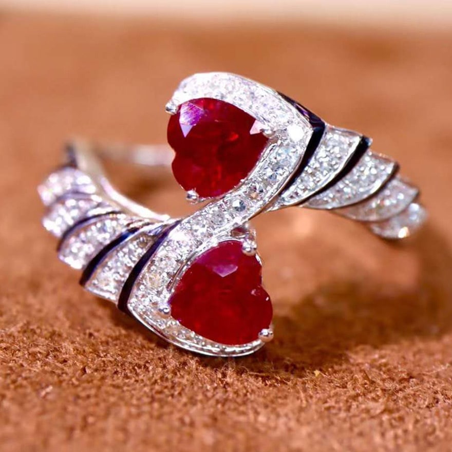 14k Gold 1.07 Ctw Vivid Red Natural Ruby & Diamond Ring: Ref:230974081 // gold content:14k gold // ring size:7. 25us // // main gemstone:ruby // shape:heart // carat weight:0. 96ct // color:vivid red // treatment:natural // // adjacent gemstone 2 : diamond