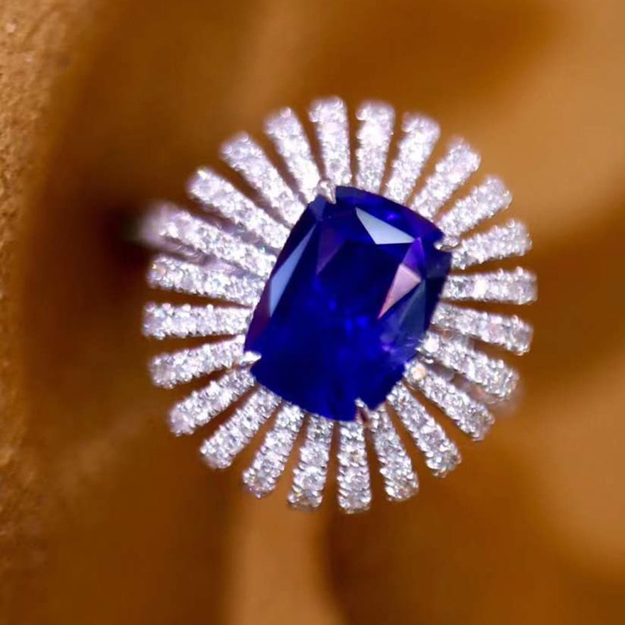 14k Gold 4.15 Ctw Vivid Blue Natural Sapphire & Diamond Ring: Ref:230974092 // gold content:14k gold // ring size:7. 25us // // main gemstone:sapphire // shape:cushion // carat weight:3. 22ct // color:vivid blue // treatment:natural // // adjacent gemstone 2