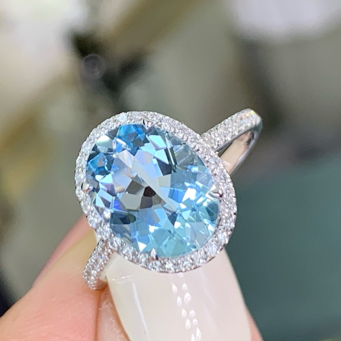 14k Gold 2.71 Ctw Natural Aquamarine & Diamond Ring: Ref:230974140 // gold content:14k gold // ring size:7. 25us // // main gemstone:aquamarine // shape:oval // carat weight:2. 48ct // color:santa maria color // treatment:natural // // adjacent