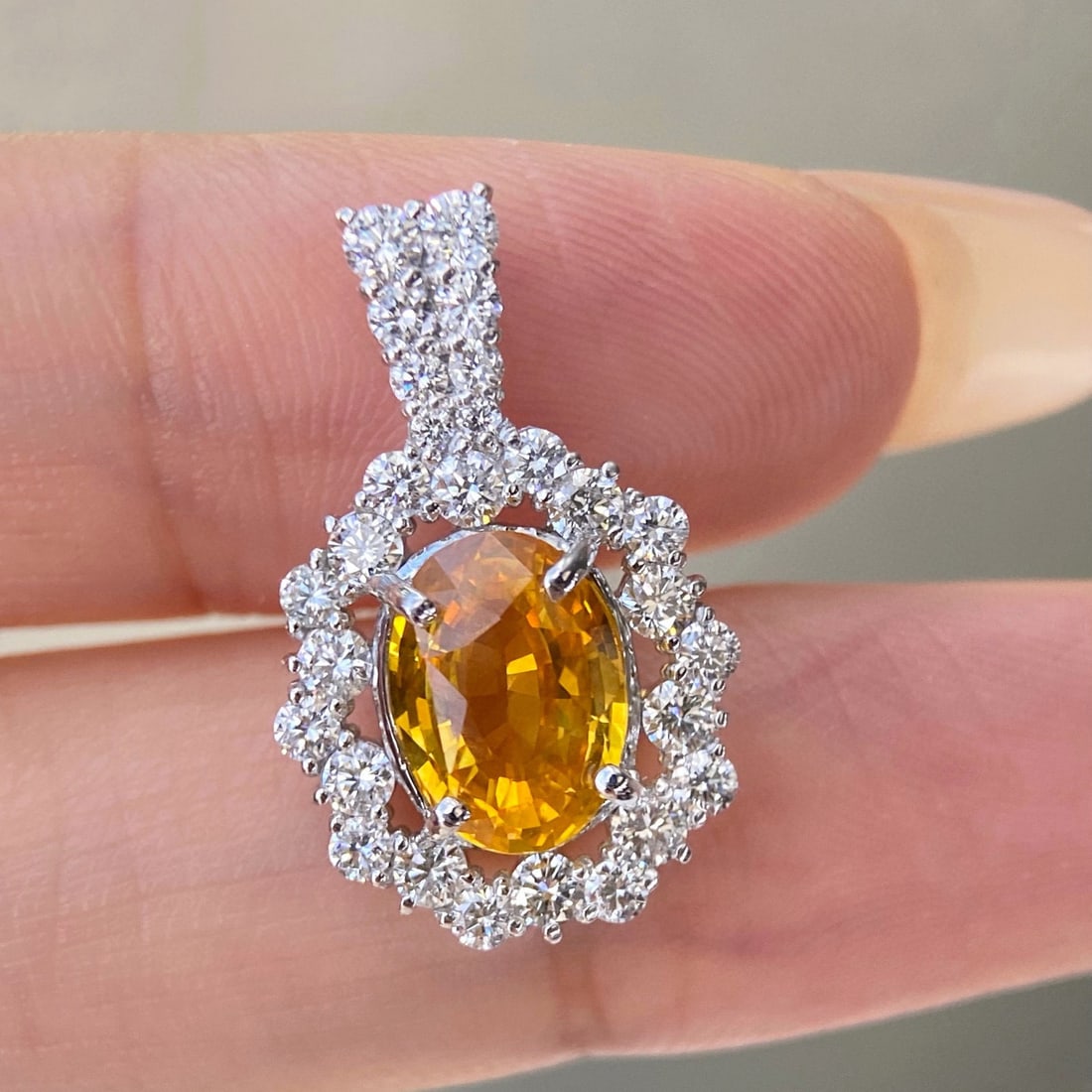 14k Gold 4.08 Ctw Natural Sapphire & Diamond Pendant( Without Chain ): Ref:230974144 // gold content:14k gold // main gemstone:sapphire // shape:oval // carat weight:3. 08ct // color:yellow // treatment:natural // // adjacent gemstone 2 : diamond // shape:round //