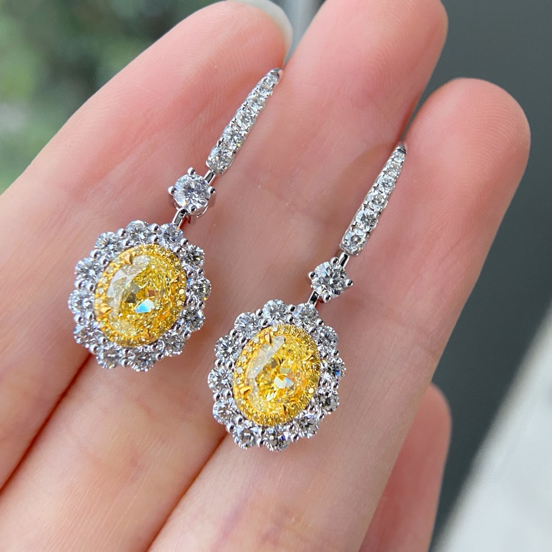 Gia Certified 14k Gold 3.92 Ctw Natural Yellow Diamond & Diamond Earrings: Ref:230974145 // gold content:14k gold // main gemstone:yellow diamond // certified:gia // shape:oval // carat weight:2. 06ct // clarity grade:vs1/vvs1 // color:yellow // treatment:natural //