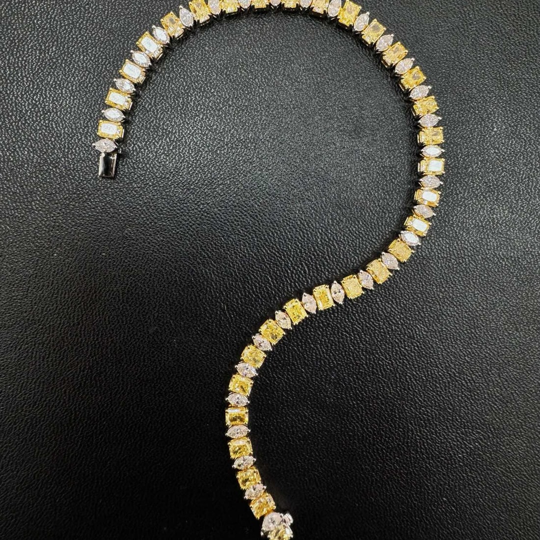 14k Gold 9.31 Ct Natural Yellow Diamond & Diamond Bracelet: Ref:230974148 // gold content:14k gold // main gemstone:yellow diamond & diamond // shape:cushion & marquise // carat weight:9. 31ct // color:yellow & white // treatment:natural // Condition: NewLow