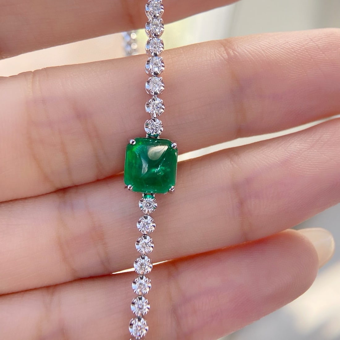 14k Gold 3.25 Ctw Vivid Green Natural Emerald & Diamond Bracelet: Ref:230974163 // gold content:14k gold // main gemstone:emerald // shape:suger-loaf // carat weight:2. 10ct // color:vivid green // treatment:natural // // adjacent gemstone 2 : diamond //