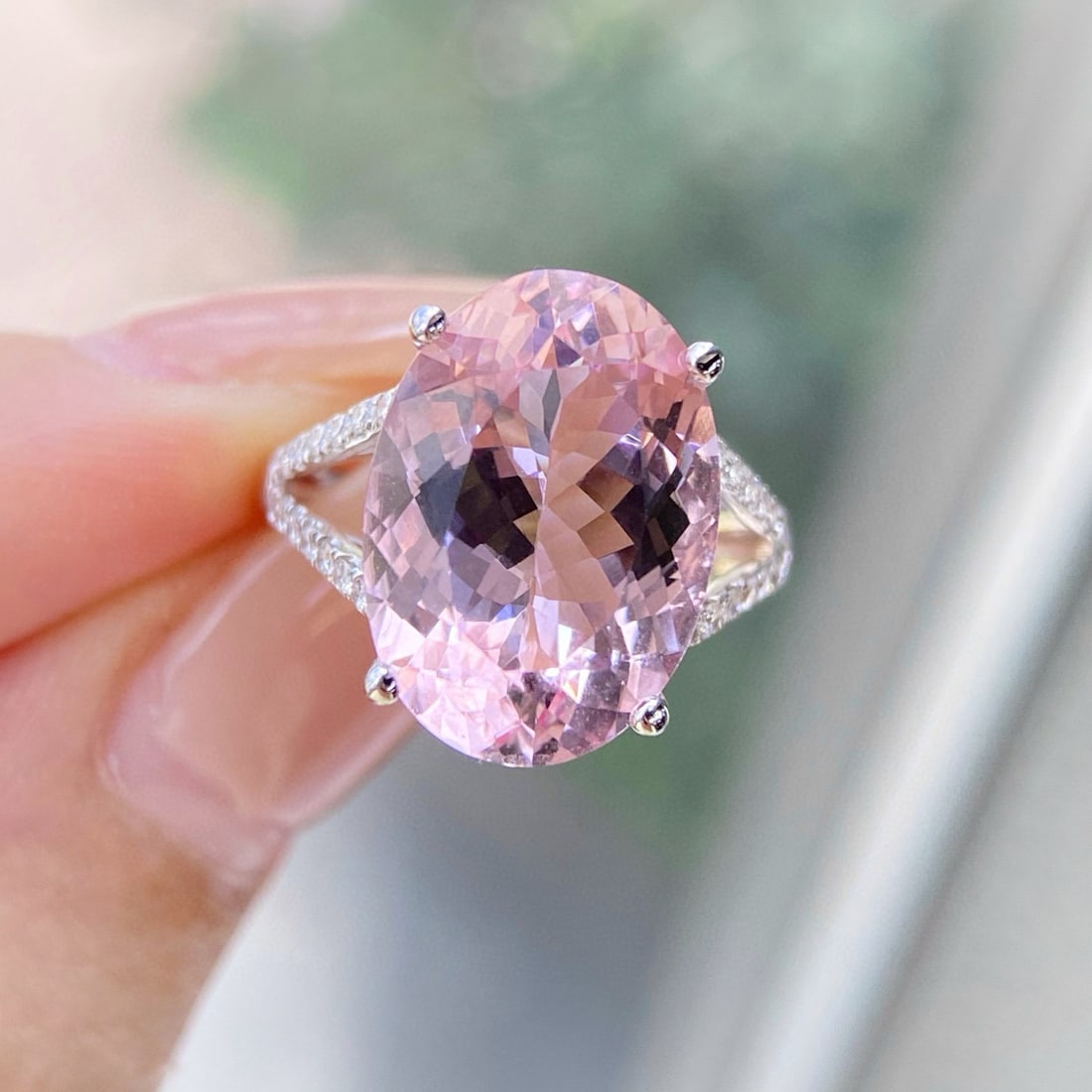 14k Gold 7.06 Ctw Natural Morganite & Diamond Ring: Ref:230974165 // gold content:14k gold // ring size:7. 25us // // main gemstone:morganite // shape:oval // carat weight:6. 81ct // color:pink // treatment:natural // // adjacent gemstone 2 :