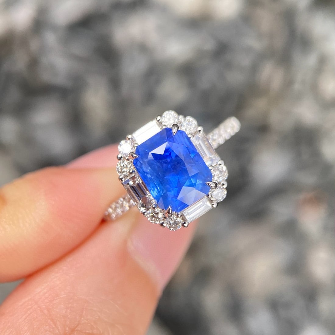 14k Gold 3.85 Ctw Natural Sapphire & Diamond Ring: Ref:230974177 // gold content:14k gold // ring size:7. 25us // // main gemstone:sapphire // shape:octagonal // carat weight:3. 05ct // color:blue // treatment:natural // // adjacent gemstone 2 :