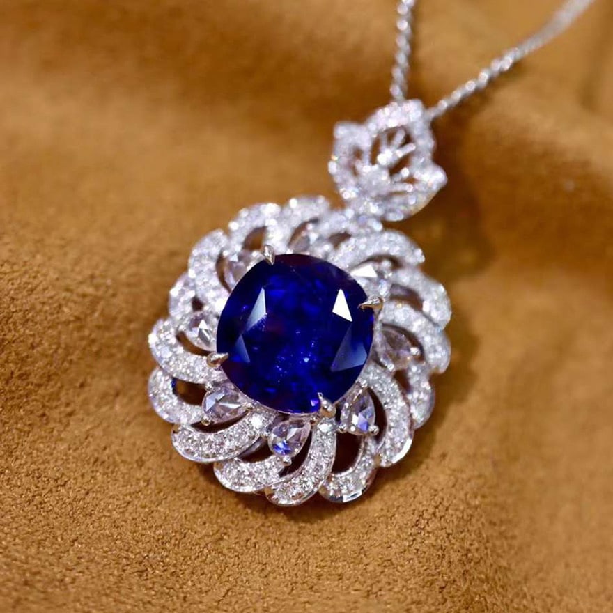 14k Gold 4.87 Ctw Natural Sapphire & Diamond Pendant( Without Chain ): Ref:230974178 // gold content:14k gold // main gemstone:sapphire // shape:cushion // carat weight:4. 26ct // color:blue // treatment:natural // // adjacent gemstone 2 : diamond // shape:multiply //