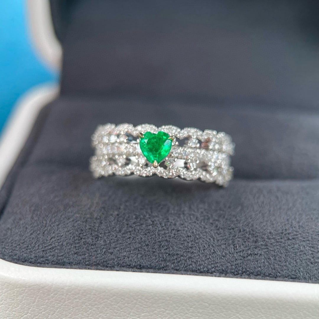 14k Gold 1.08 Ctw Natural Emerald & Diamond Ring: Ref:230974182 // gold content:14k gold // ring size:7. 25us // // main gemstone:emerald // shape:heart // carat weight:0. 46ct // color:green // treatment:natural // // adjacent gemstone 2 :