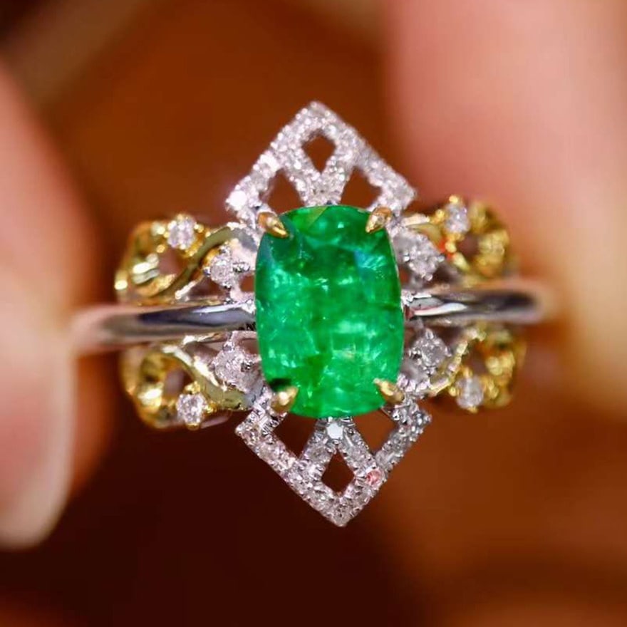 14k Gold 1.03 Ctw Vivid Green Natural Emerald & Diamond Ring: Ref:230974183 // gold content:14k gold // ring size:7. 25us // // main gemstone:emerald // shape:cushion // carat weight:0. 90ct // color:vivid green // treatment:natural // // adjacent gemstone 2
