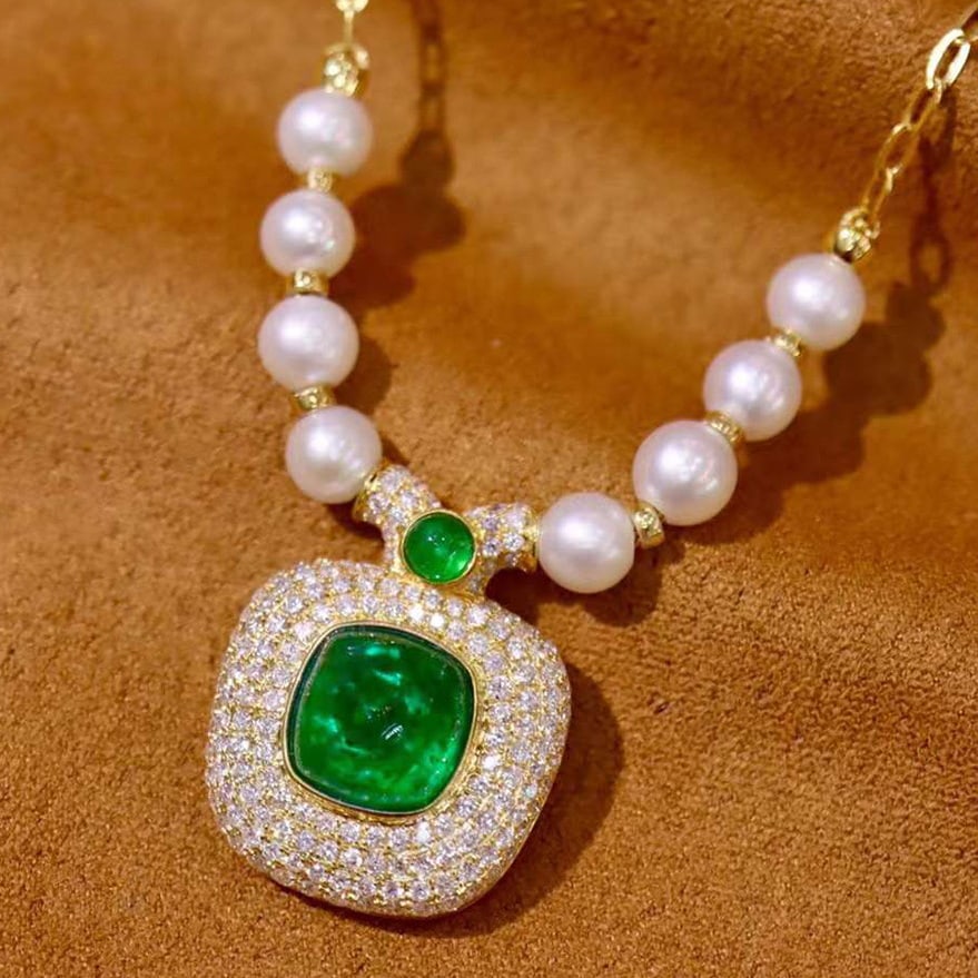 14k Gold 2.82 Ctw Vivid Green Natural Emerald & Diamond Necklace: Ref:230974206 // gold content:14k gold // main gemstone:emerald // shape:suger-loaf // carat weight:2. 24ct // color:vivid green // treatment:natural // // adjacent gemstone 2 : diamond // shape:round