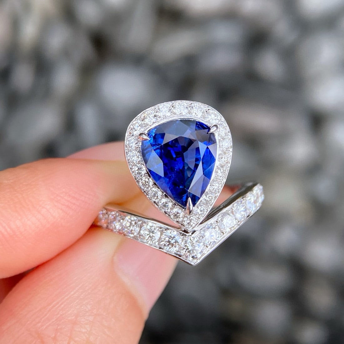14k Gold 3.94 Ctw Natural Sapphire & Diamond Ring: Ref:230974232 // gold content:14k gold // ring size:7. 25us // // main gemstone:sapphire // shape:pear // carat weight:3. 06ct // color:royal blue // treatment:natural // // adjacent gemstone 2 :