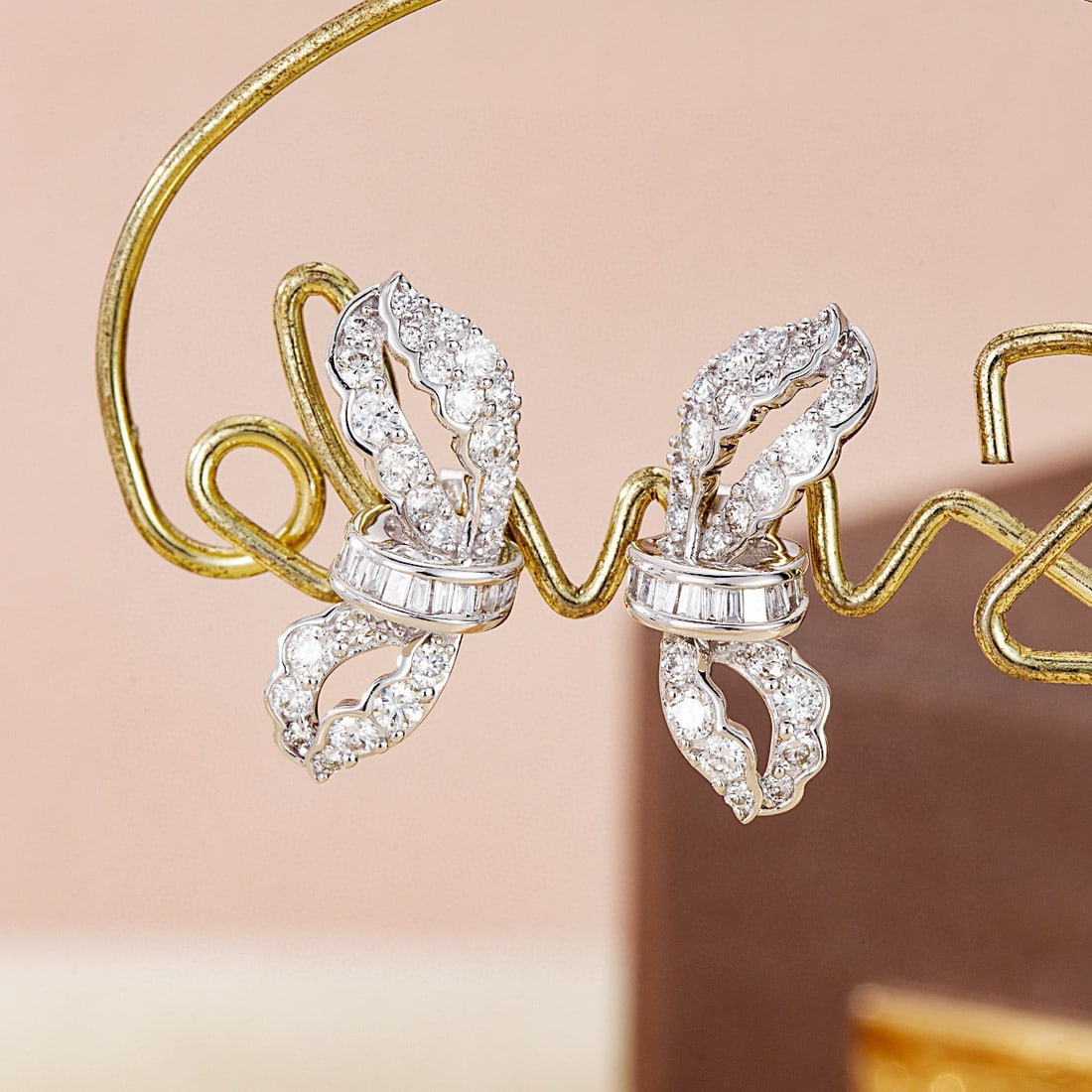 14k Gold 0.88 Ctw Natural H Diamond Earrings: Ref:230974239 // gold content:14k gold // main gemstone:diamond // shape:baguette // carat weight:0. 12ct // clarity grade:vs-si // color:h // treatment:natural // // adjacent gemstone 2 : diamond