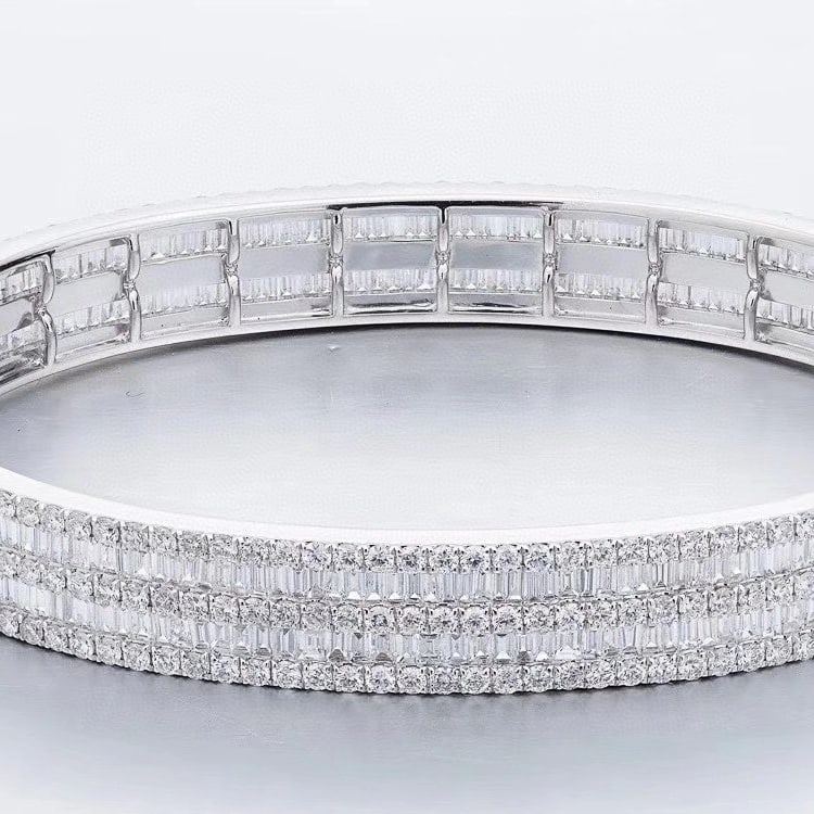 14k Gold 3.79 Ctw Natural H Diamond Bangle: Ref:230974252 // gold content:14k gold // main gemstone:diamond // shape:baguette // carat weight:1. 76ct // clarity grade:vs-si // color:h // treatment:natural // // adjacent gemstone 2 : diamond