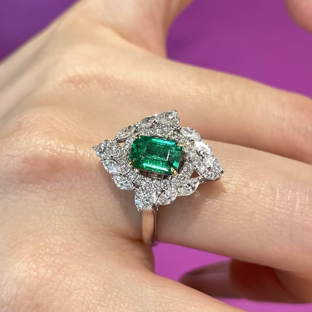 14k Gold 0.79 Ct Vivid Green Natural Emerald & Diamond Ring: Ref:230974260 // gold content:14k gold // ring size:7. 25us // // main gemstone:emerald // shape:octagonal // carat weight:0. 79ct // color:vivid green // treatment:natural // // adjacent gemstone 2 :