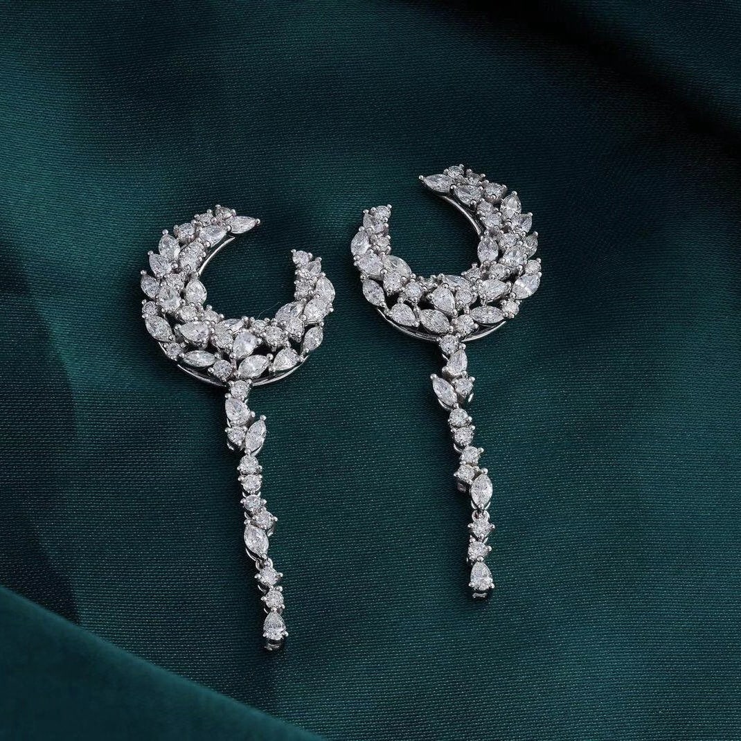 14k Gold 6.49 Ct Natural H Diamond Earrings: Ref:230974294 // gold content:14k gold // main gemstone:diamond // shape:multiply // carat weight:6. 49ct // clarity grade:vs-si // color:h // treatment:natural // Condition: NewLow Estimate: