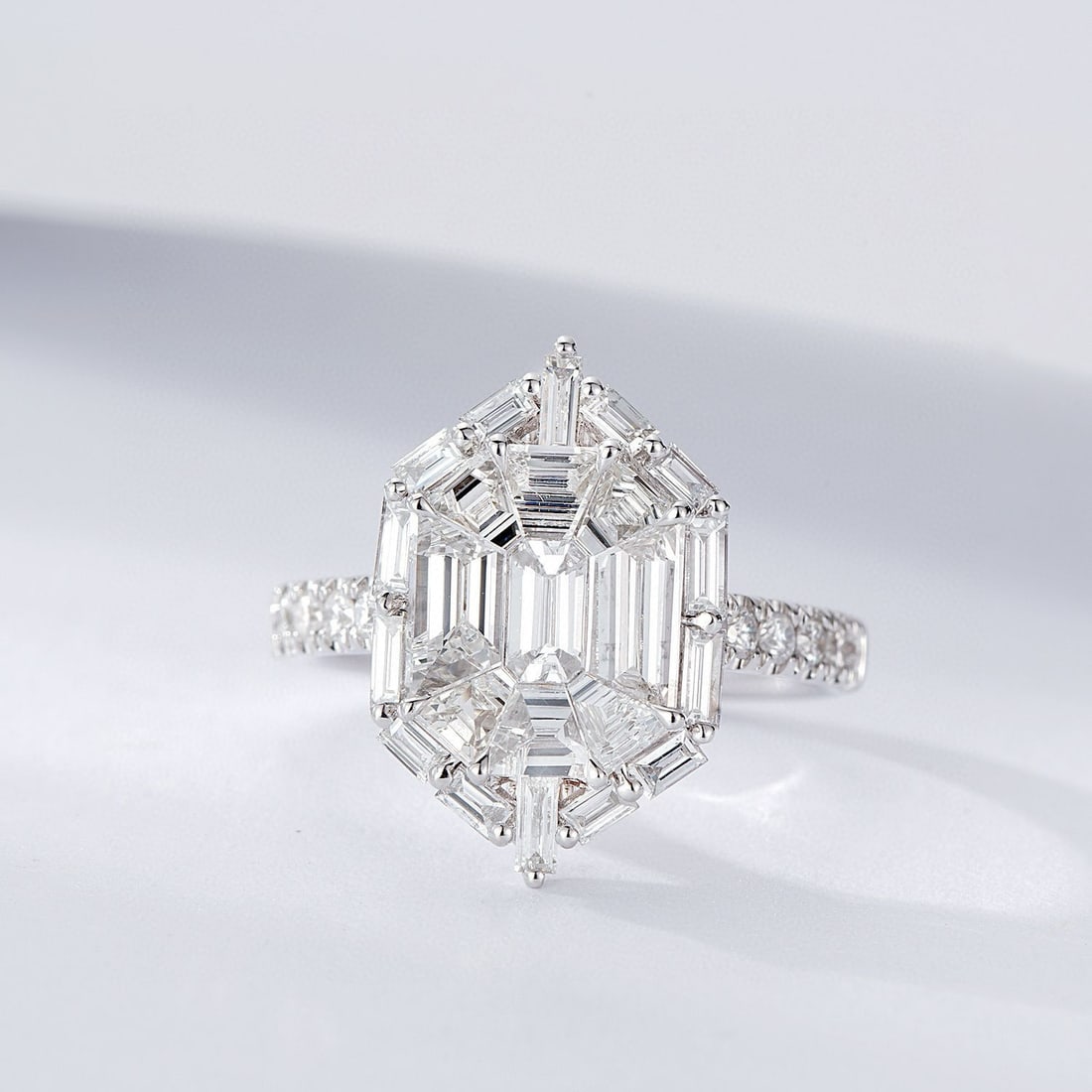 14k Gold 2 Ct Natural H Diamond Ring: Ref:230974304 // gold content:14k gold // ring size:7. 25us // // main gemstone:diamond // shape:multiply // carat weight:2ct // clarity grade:vs-si // color:h // treatment:natural // Condition: