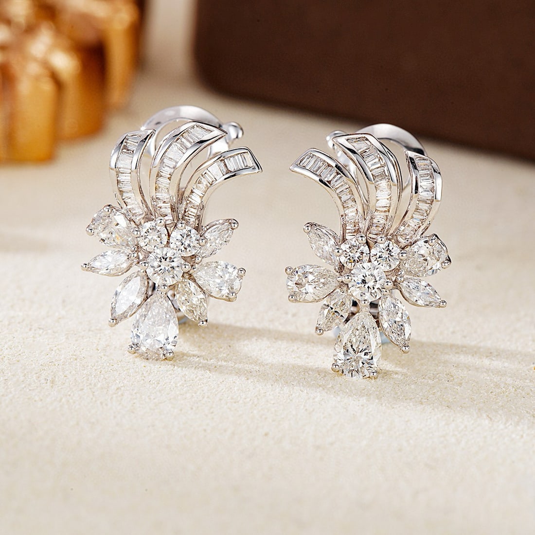 14k Gold 1.47 Ct Natural H Diamond Earrings: Ref:230974308 // gold content:14k gold // main gemstone:diamond // shape:multiply // carat weight:1. 47ct // clarity grade:vs-si // color:h // treatment:natural // Condition: NewLow Estimate: