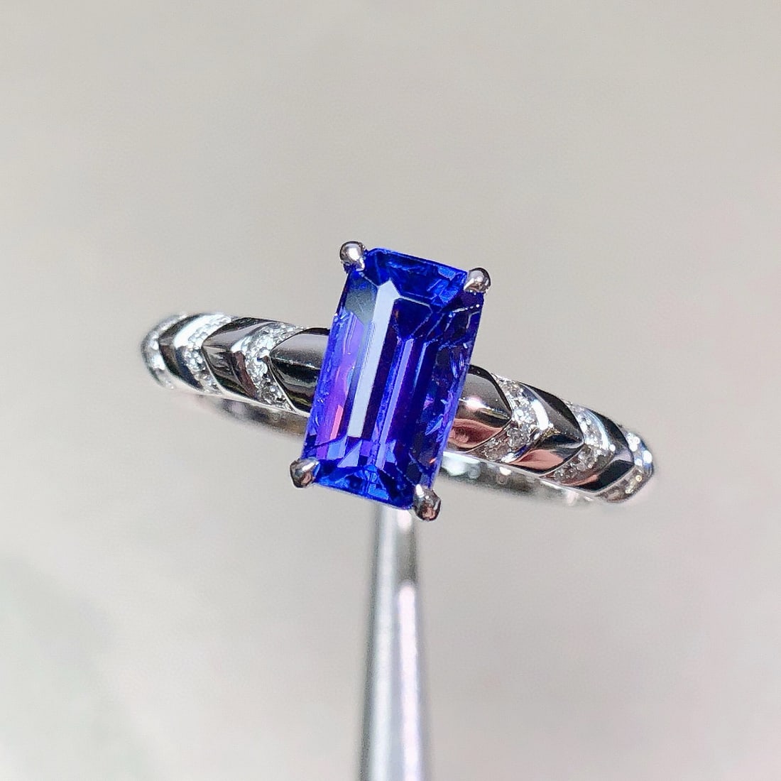 14k Gold 1.33 Ctw Natural Tanzanite & Diamond Ring: Ref:230974323 // gold content:14k gold // ring size:7. 25us // // main gemstone:tanzanite // shape:octagonal // carat weight:1. 26ct // color:blue // treatment:natural // // adjacent gemstone 2 :