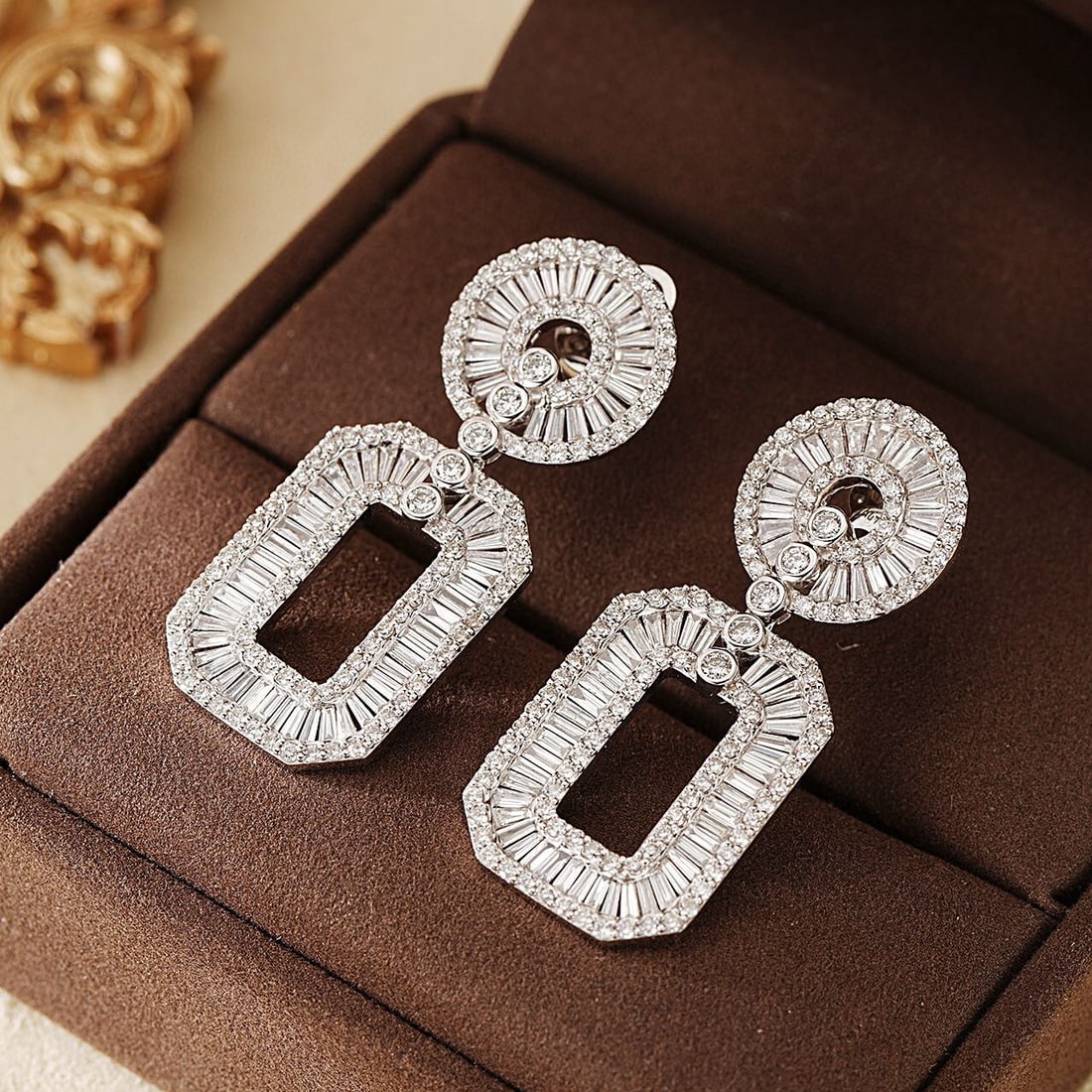 14k Gold 3.98 Ctw Natural H Diamond Earrings: Ref:230974351 // gold content:14k gold // main gemstone:diamond // shape:baguette // carat weight:2. 16ct // clarity grade:vs-si // color:h // treatment:natural // // adjacent gemstone 2 : diamond