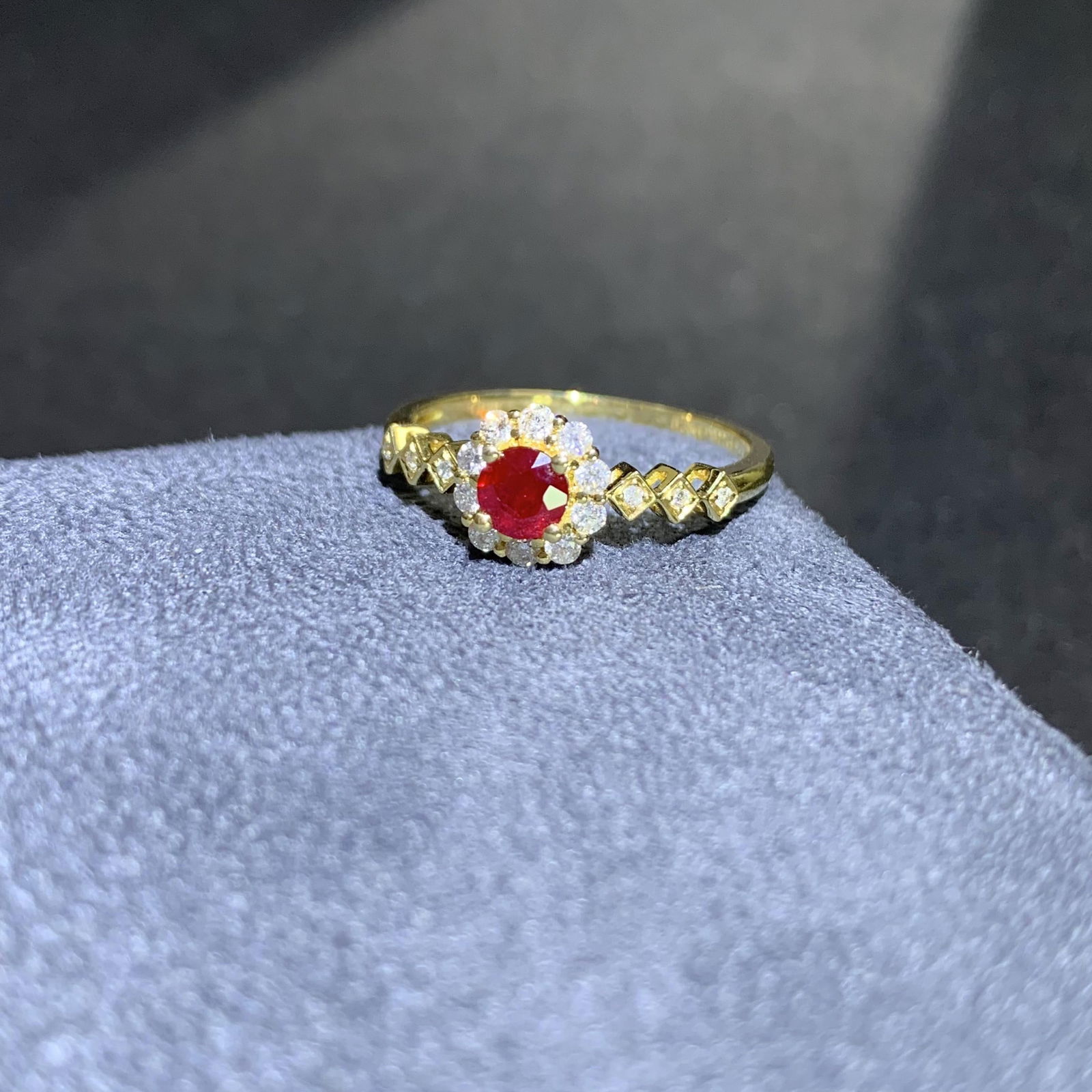 14k Gold 0.63 Ctw Natural Ruby & Diamond Ring - 2